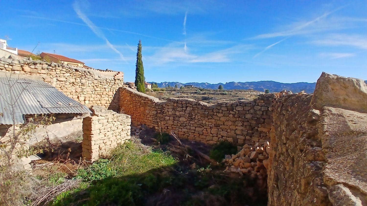 Townhouse for sale in Cretas - € 48,000 (Ref: 10131423)