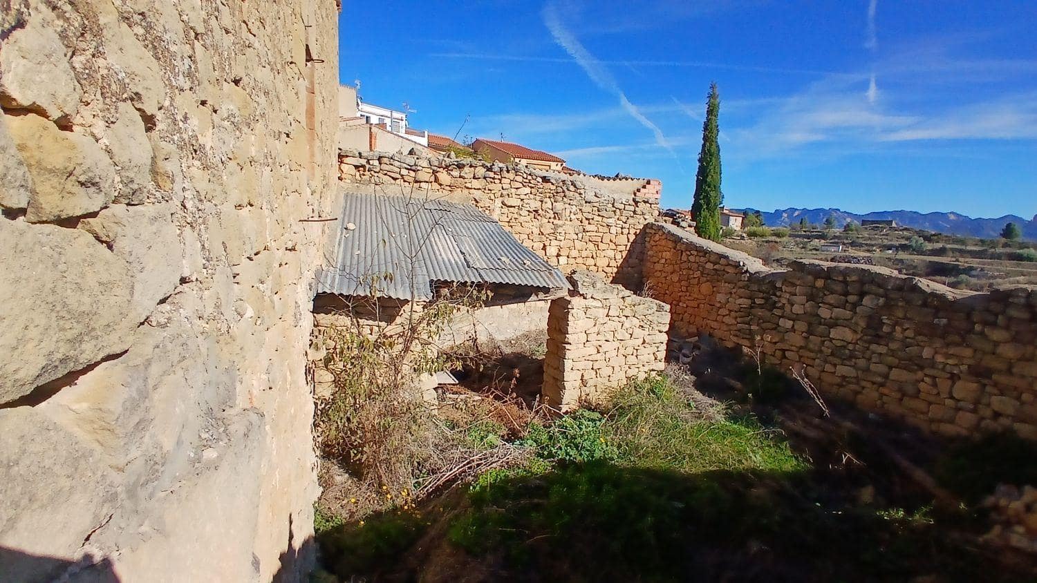 Townhouse for sale in Cretas - € 48,000 (Ref: 10131423)