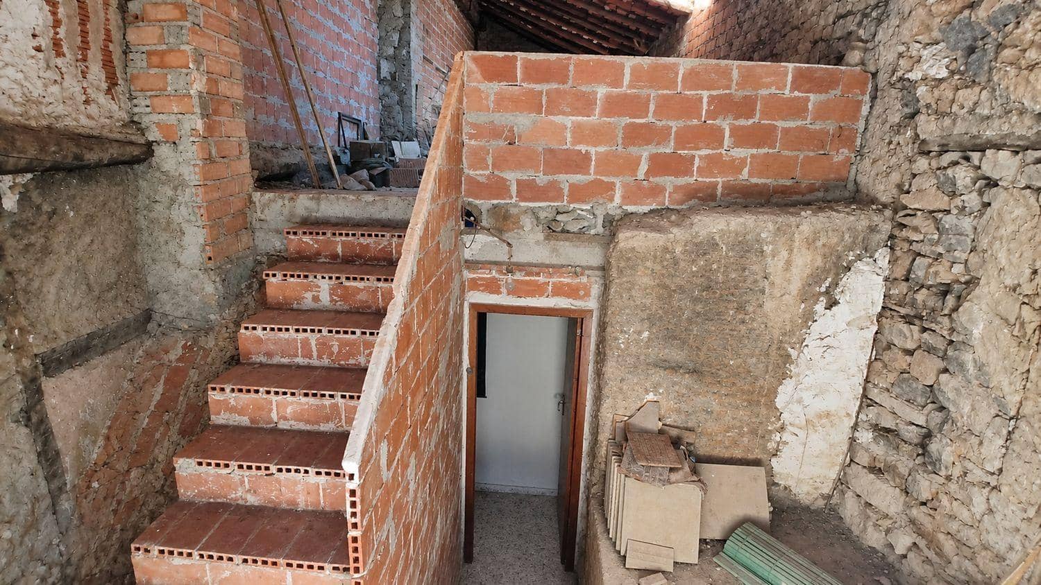 5 soveværelse Byhus til salg i Torre del Compte - € 80.000 (Ref: 10171231)