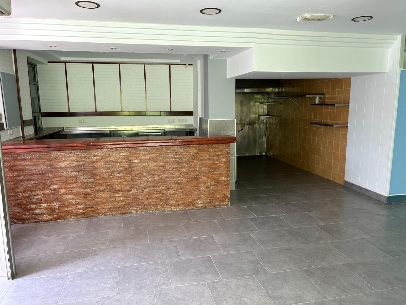Comercial para venda em Santa Pola com garagem - 140 175 € (Ref: 7985064)