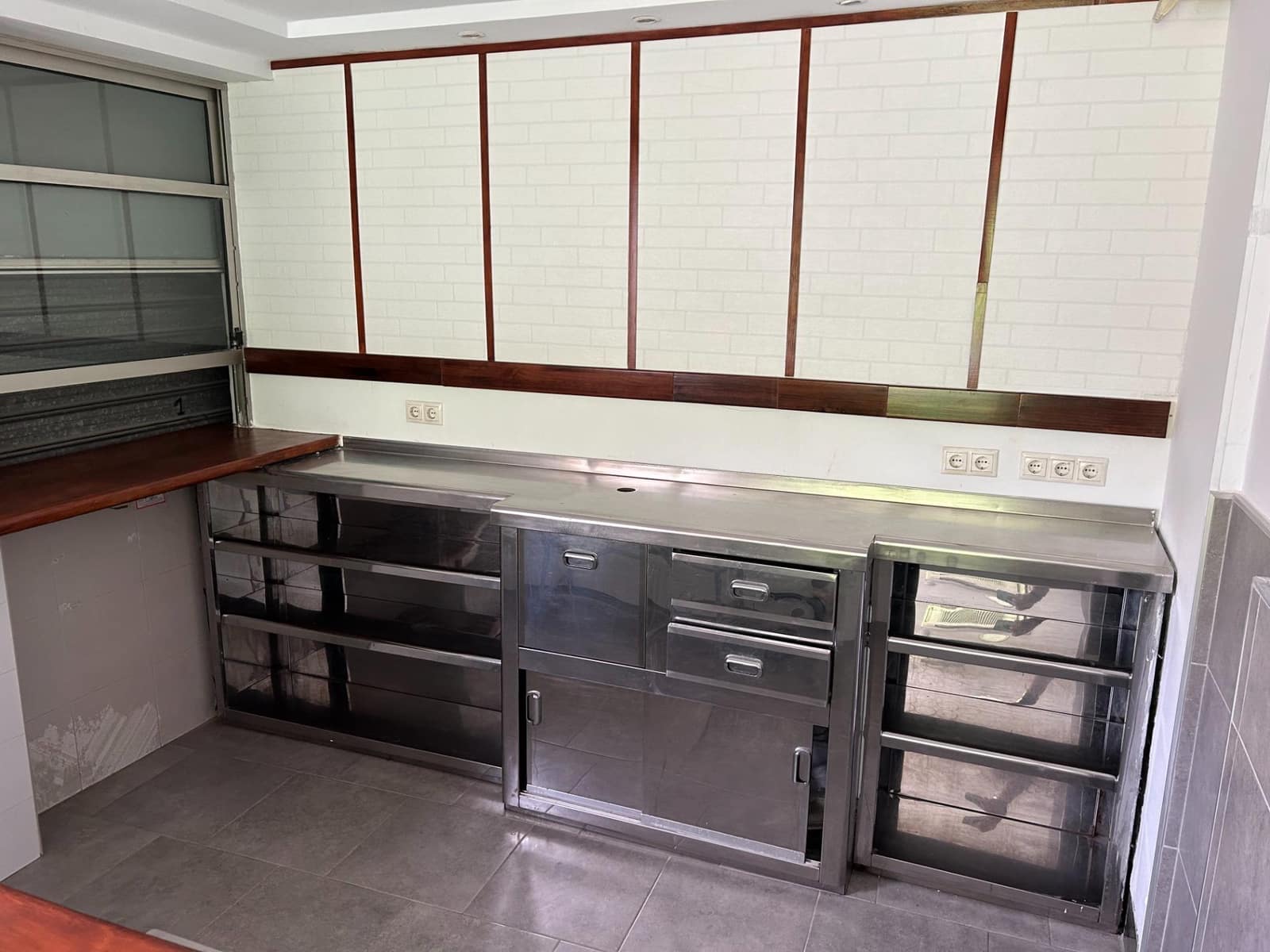 Comercial para venda em Santa Pola com garagem - 140 175 € (Ref: 7985064)
