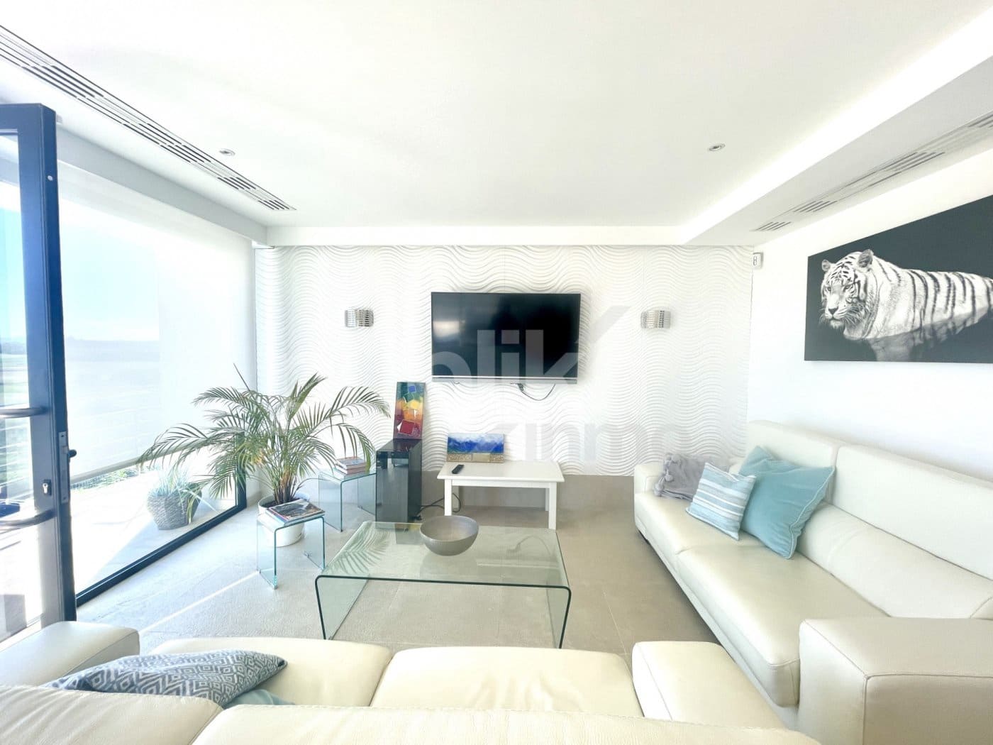 3 bedroom Villa for sale in Muro with pool garage - € 2,750,000 (Ref: 7985296)