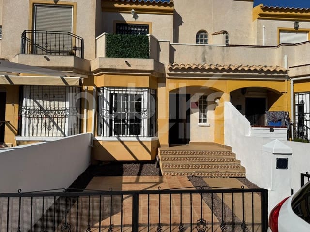 2 soveværelse Rækkehus til salg i Guardamar del Segura med swimmingpool - € 139.000 (Ref: 9847988)