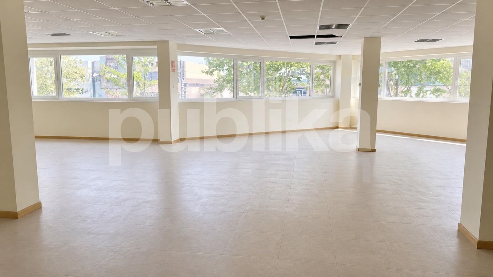 Kommersiell til salgs i Las Rozas de Madrid - € 280 000 (Ref: 9847990)