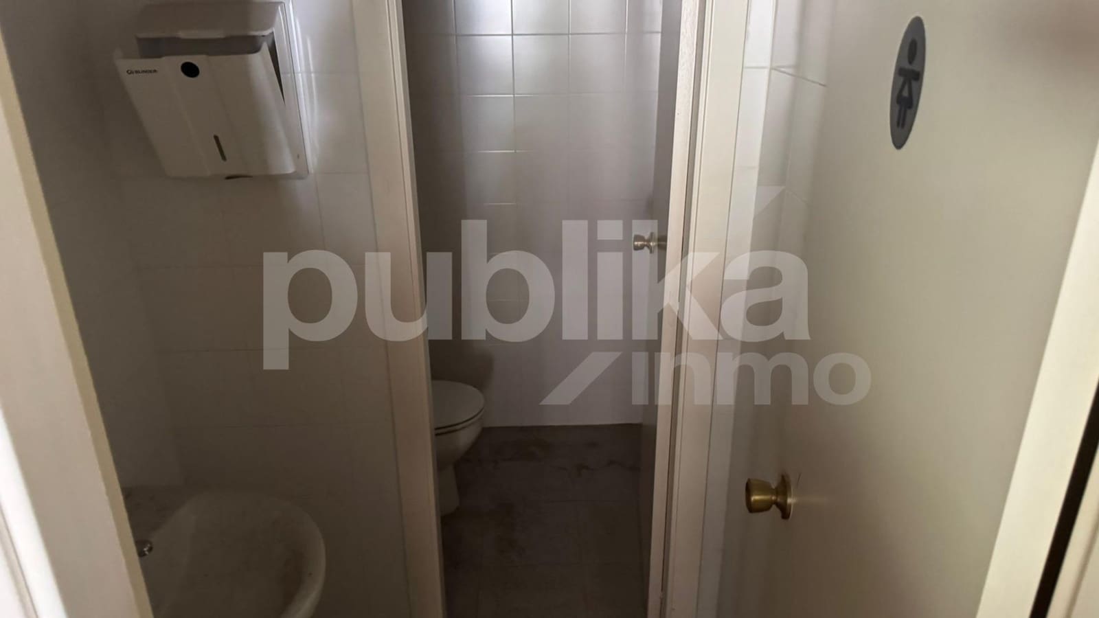 Kommersiell til salgs i Las Rozas de Madrid - € 280 000 (Ref: 9847990)