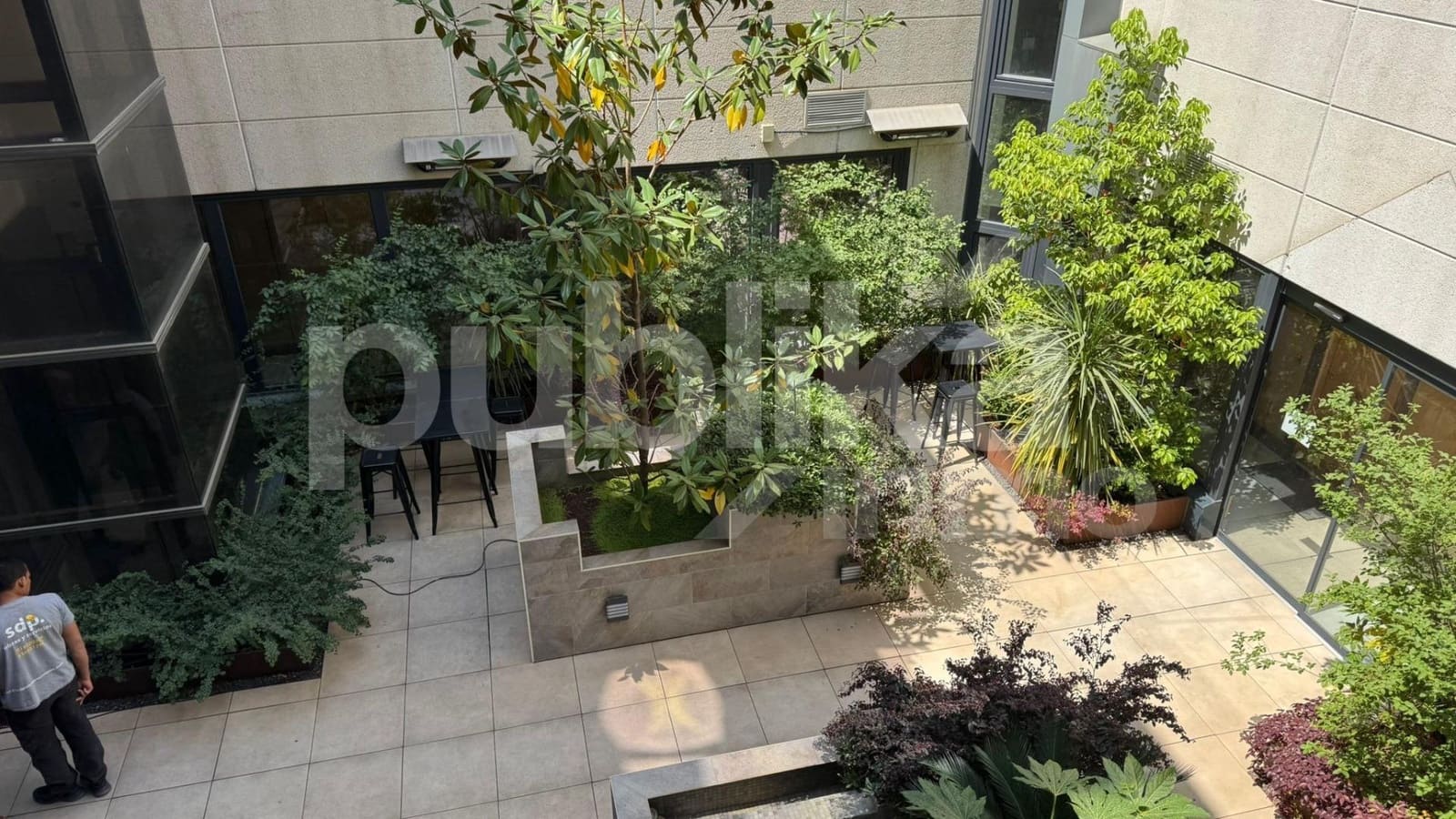 Kommersiell til salgs i Las Rozas de Madrid - € 280 000 (Ref: 9847990)