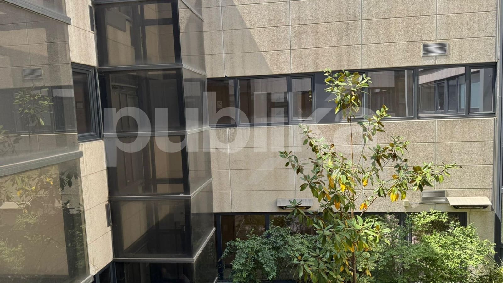 Kommersiell til salgs i Las Rozas de Madrid - € 280 000 (Ref: 9847990)