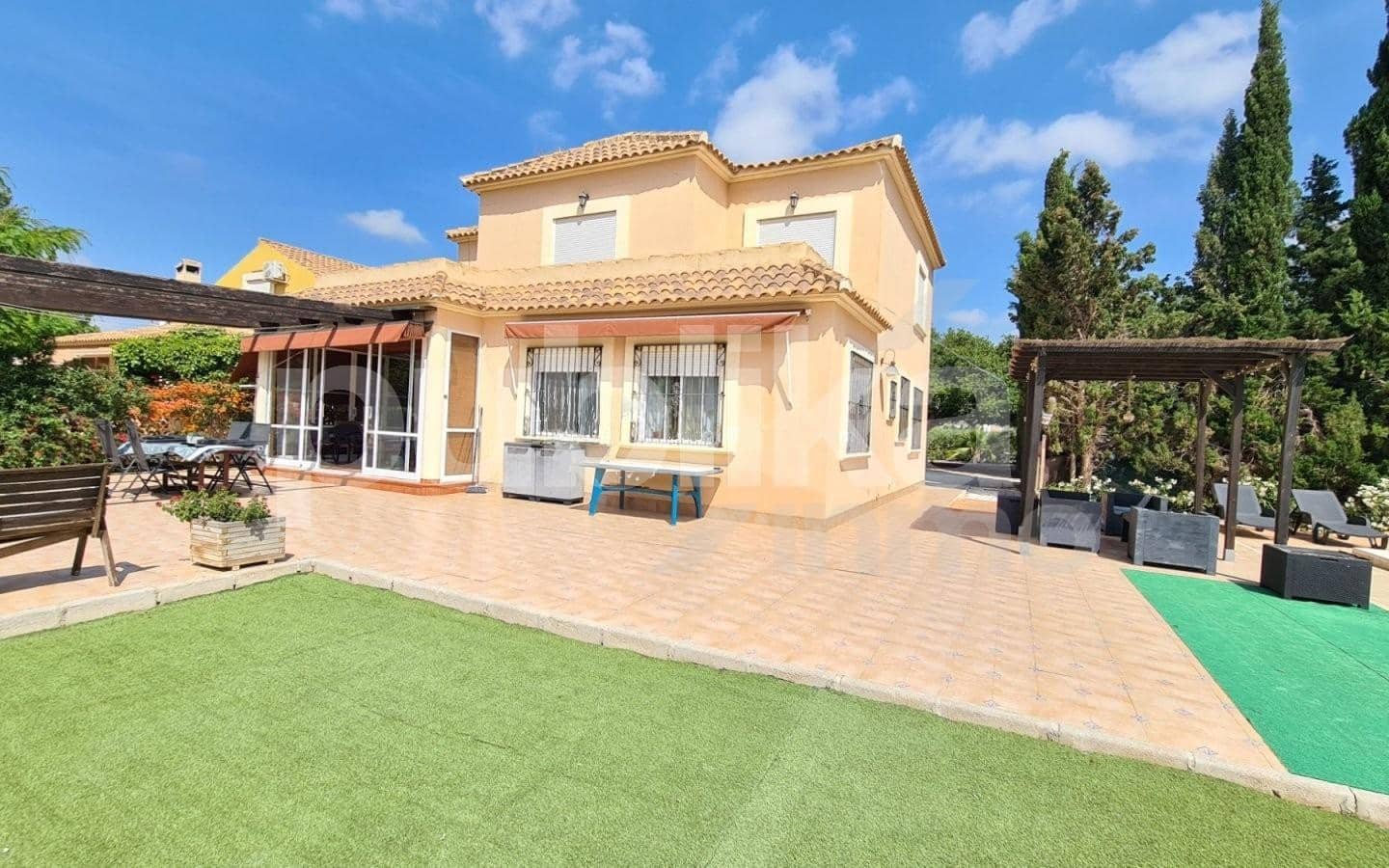 12 bedroom Villa for sale in Perleta with pool garage - € 995,000 (Ref: 9847999)