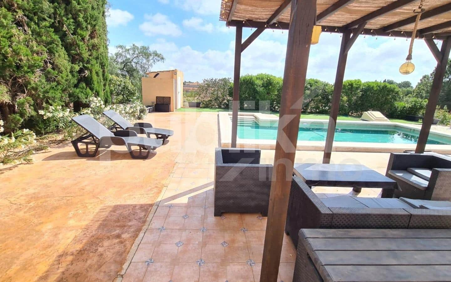 12 bedroom Villa for sale in Perleta with pool garage - € 995,000 (Ref: 9847999)