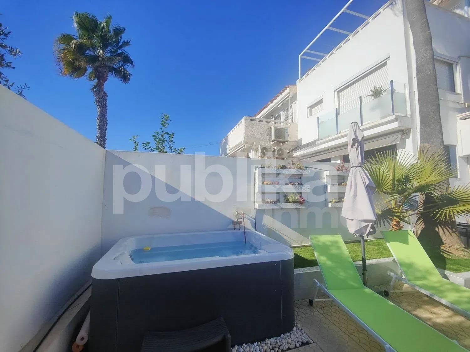 3 soveværelse Rækkehus til salg i Torrevieja med swimmingpool - € 399.990 (Ref: 9848002)