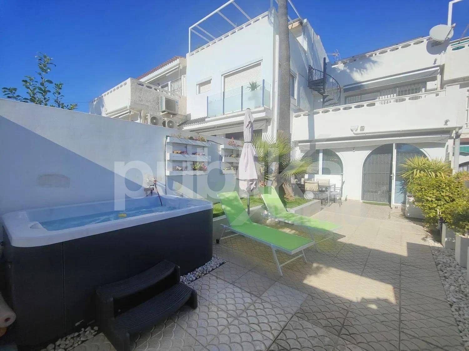 3 soveværelse Rækkehus til salg i Torrevieja med swimmingpool - € 399.990 (Ref: 9848002)