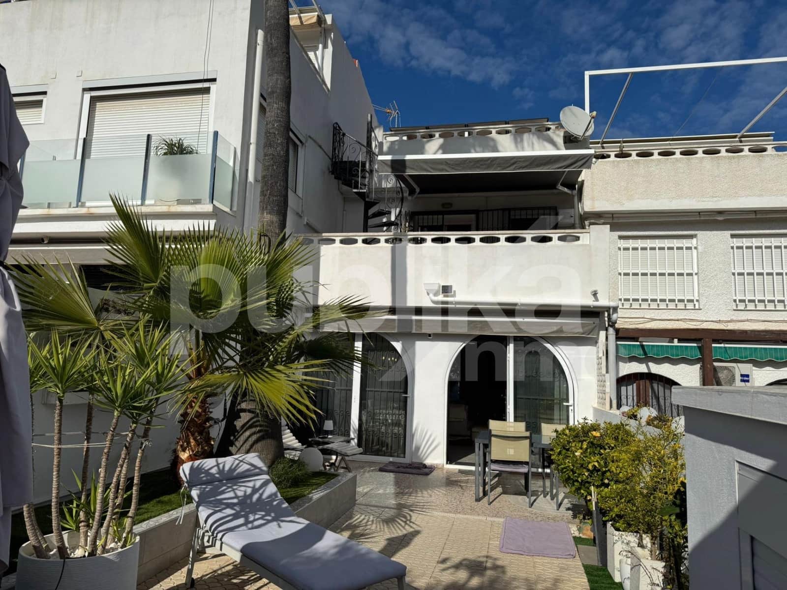 3 soveværelse Rækkehus til salg i Torrevieja med swimmingpool - € 399.990 (Ref: 9848002)