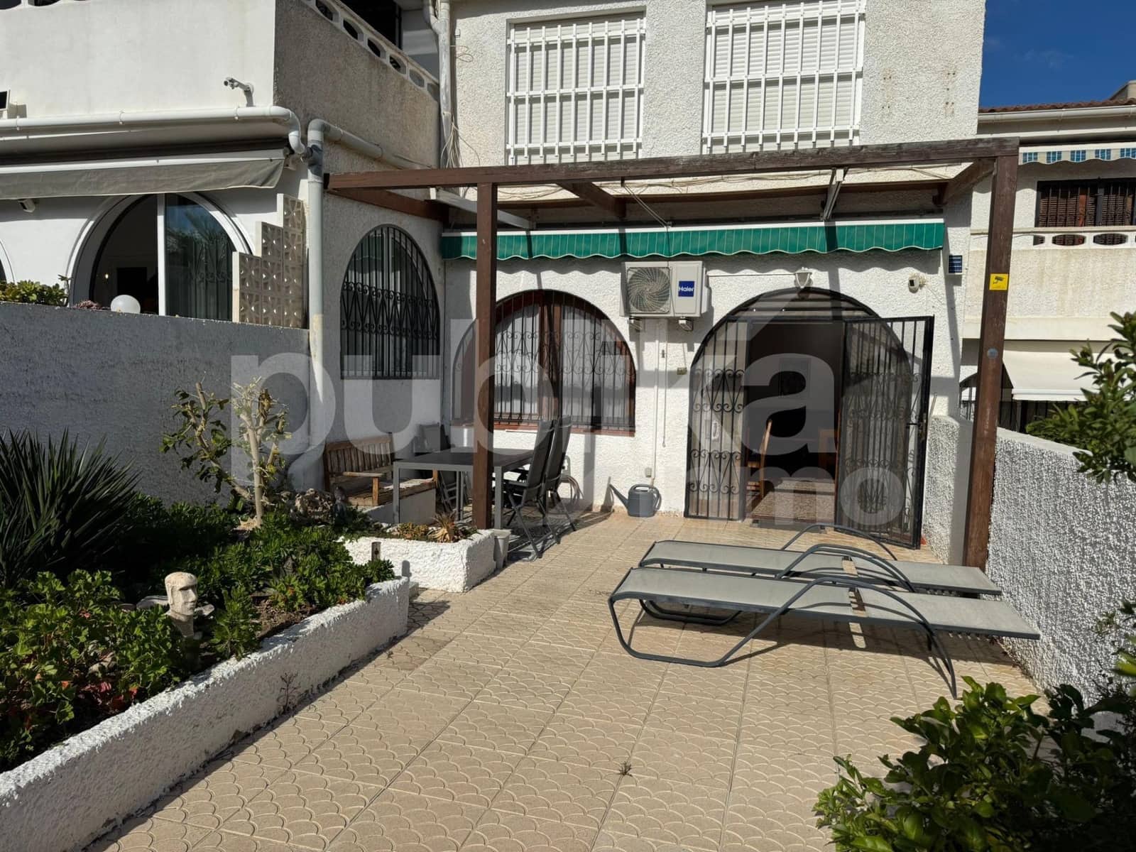 2 soveværelse Rækkehus til salg i Torrevieja med swimmingpool - € 179.000 (Ref: 9848003)