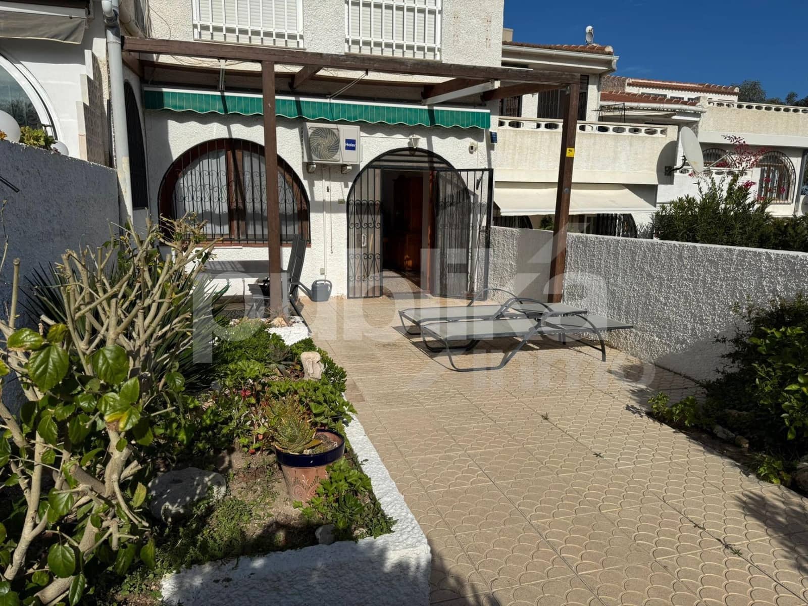 2 soveværelse Rækkehus til salg i Torrevieja med swimmingpool - € 179.000 (Ref: 9848003)