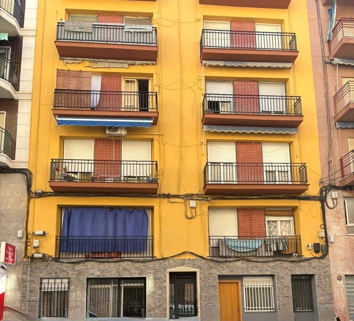 3 bedroom Flat for sale in Elche / Elx - € 36,000 (Ref: 9848006)