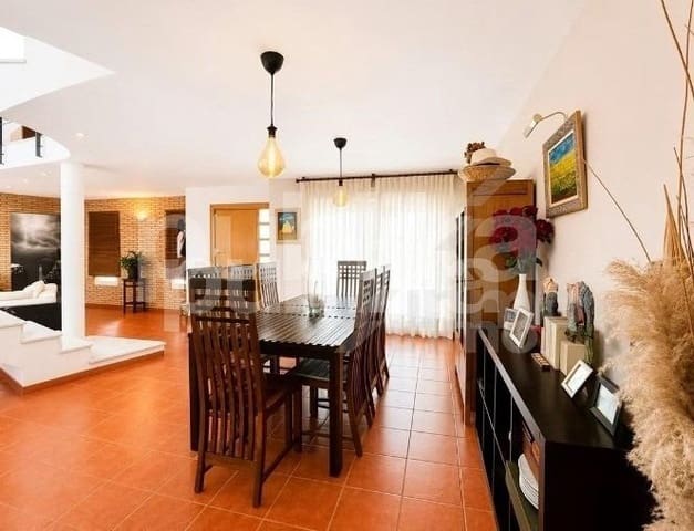3 bedroom Villa for sale in San Vicente / Sant Vicent del Raspeig with pool - € 649,000 (Ref: 9927576)