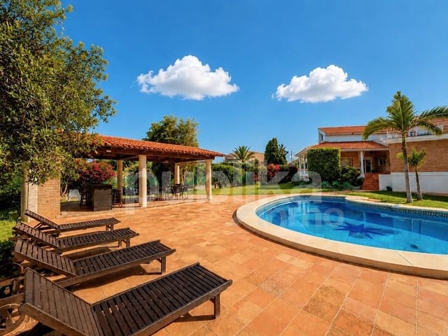 3 bedroom Villa for sale in San Vicente / Sant Vicent del Raspeig with pool - € 649,000 (Ref: 9927576)
