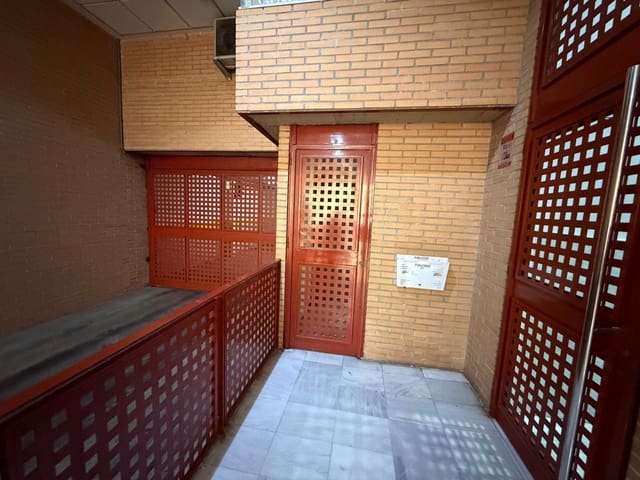 Garasje til salgs i Carrús Oest - El Toscar, Elche / Elx - € 15 000 (Ref: 9983114)