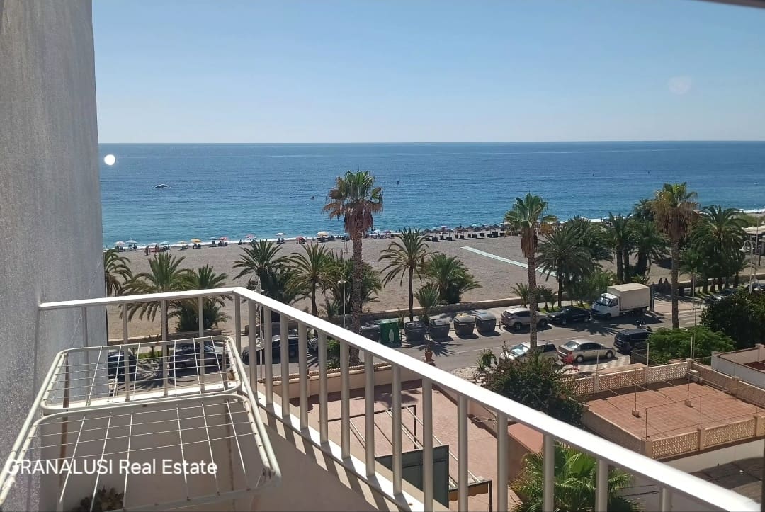 Apartamento de 3 habitaciones en Almuñécar en alquiler con garaje - 990 € (Ref: 10072968)
