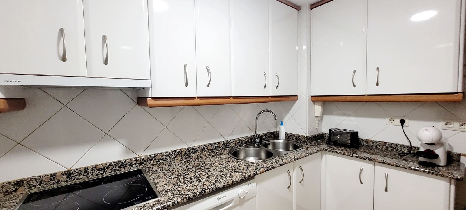 2 slaapkamer Strandappartement te huur in Almunecar - € 1.150 (Ref: 10160536)