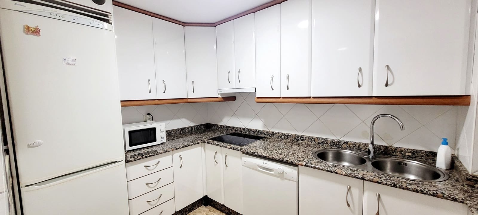 2 slaapkamer Strandappartement te huur in Almunecar - € 1.150 (Ref: 10160536)