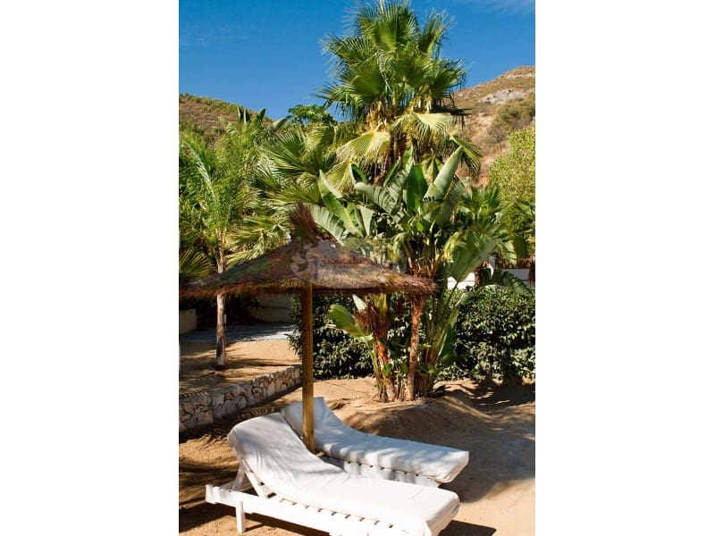 8 soveværelse Villa til salg i Jete med garage - € 1.300.000 (Ref: 7021255)