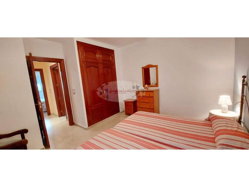 3 quarto Apartamento para arrendar em La Herradura - 990 € (Ref: 7112454)