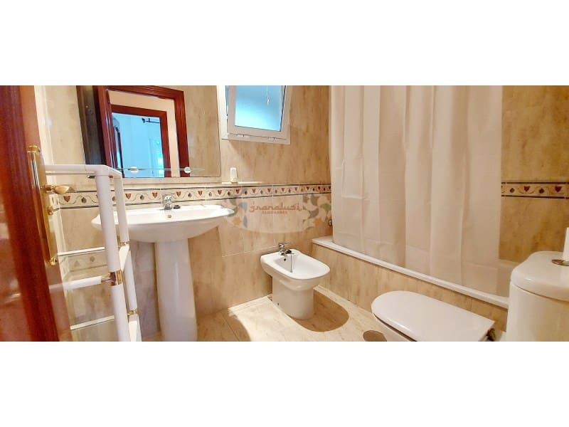 3 quarto Apartamento para arrendar em La Herradura - 990 € (Ref: 7112454)