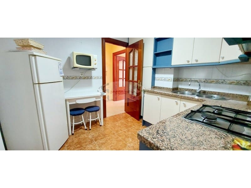 3 quarto Apartamento para arrendar em La Herradura - 990 € (Ref: 7112454)