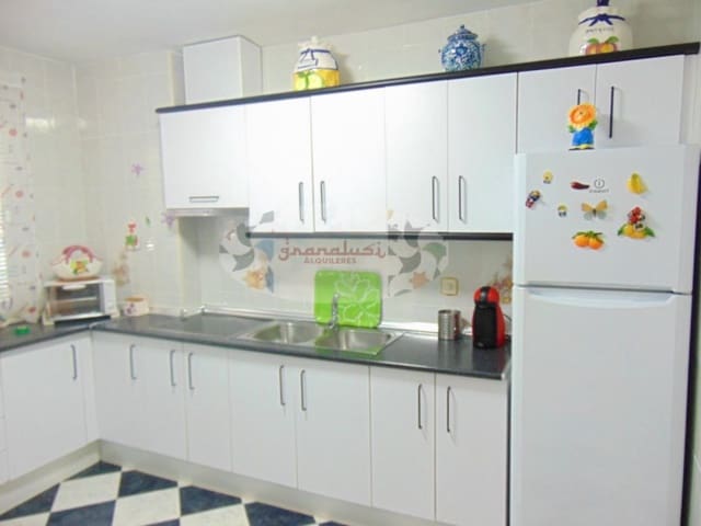 3 bedroom Villa for rent in Almuñécar with garage - € 950 (Ref: 8549320)