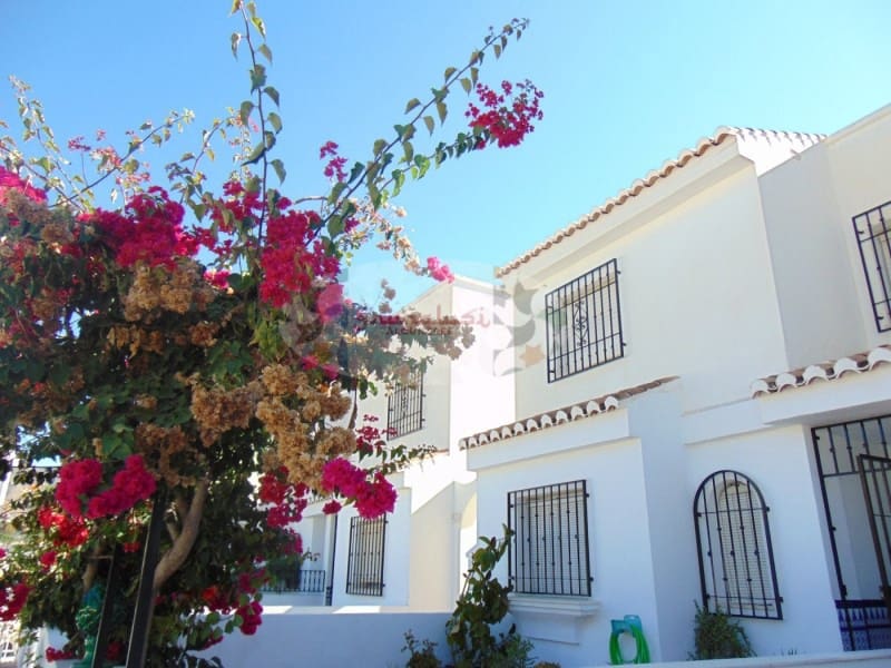 3 soveværelse Villa til leje i Almunecar med garage - € 950 (Ref: 8549320)