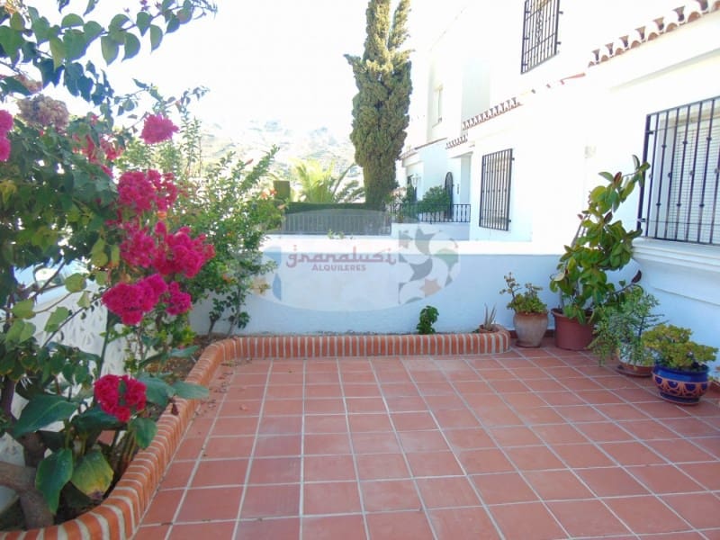 3 soveværelse Villa til leje i Almunecar med garage - € 950 (Ref: 8549320)