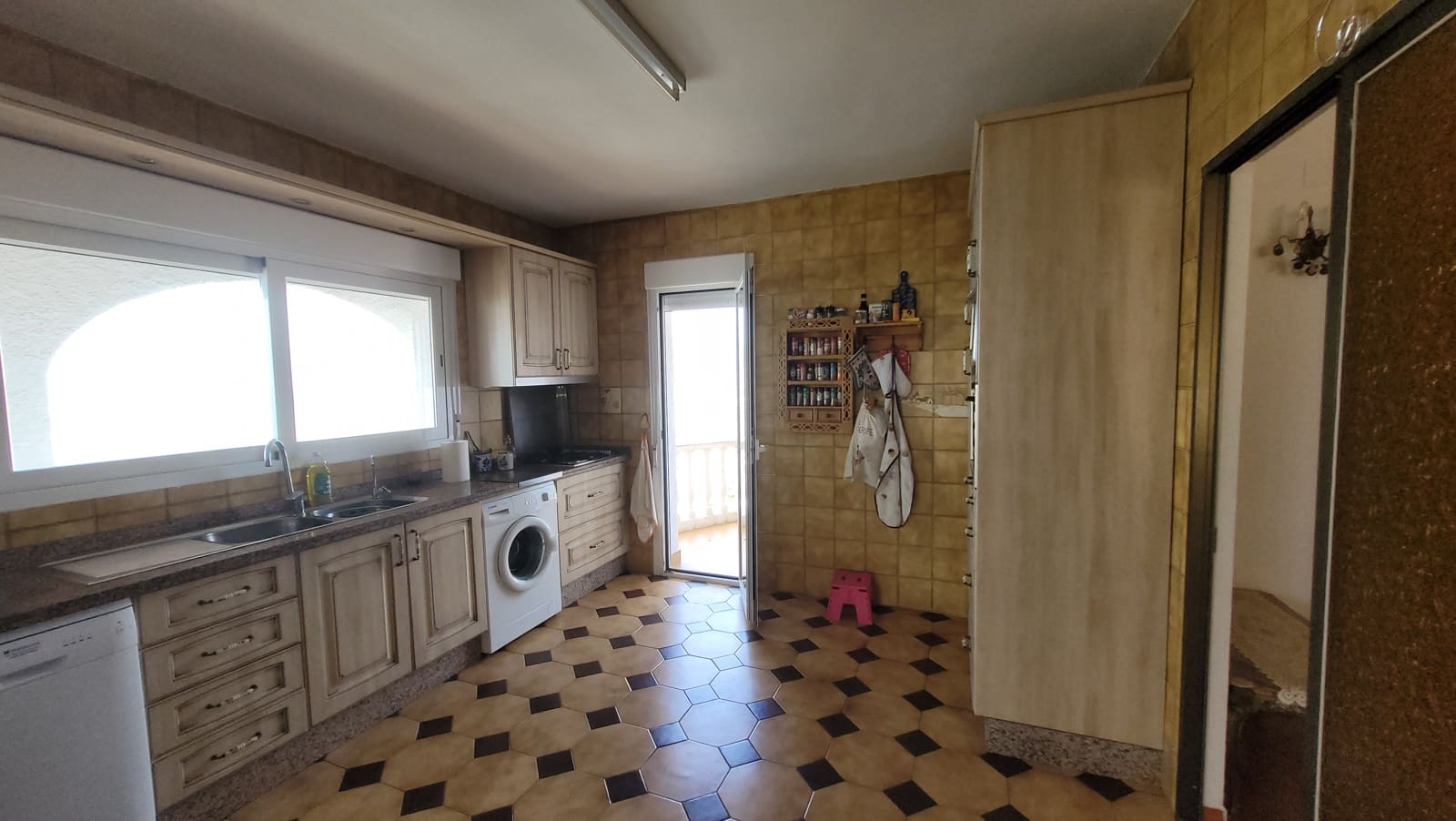 3 soveværelse Villa til leje i Almunecar med swimmingpool garage - € 1.500 (Ref: 9136720)