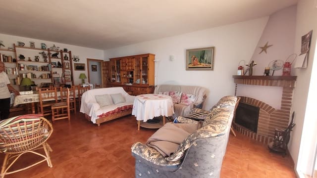 3 bedroom Villa for rent in Almuñécar with pool garage - € 1,500 (Ref: 9136720)