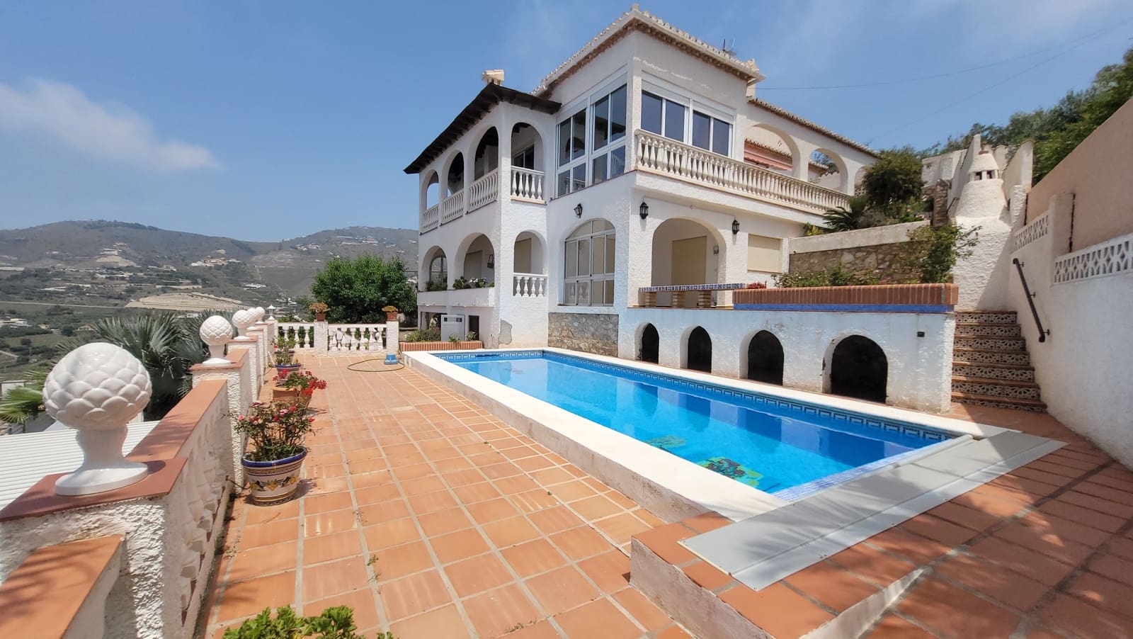 3 soveværelse Villa til leje i Almunecar med swimmingpool garage - € 1.500 (Ref: 9136720)