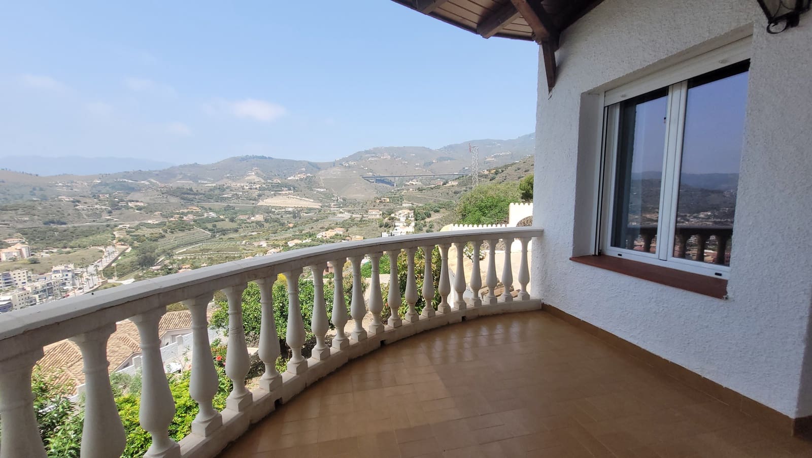 3 soveværelse Villa til leje i Almunecar med swimmingpool garage - € 1.500 (Ref: 9136720)