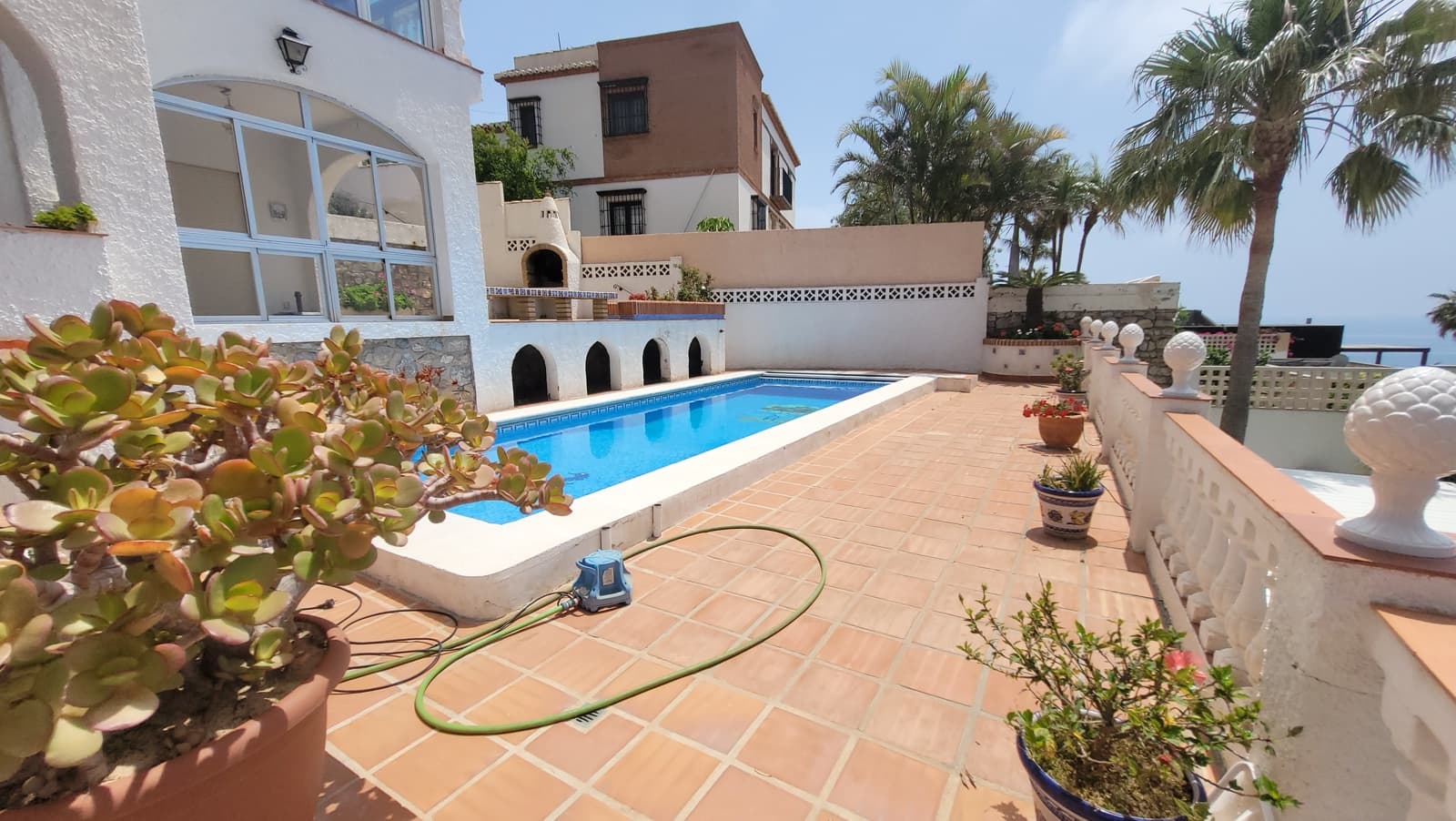 3 soveværelse Villa til leje i Almunecar med swimmingpool garage - € 1.500 (Ref: 9136720)