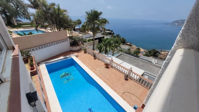 3 soveværelse Villa til leje i Almuñécar med swimmingpool garage - € 1.500 (Ref: 9136720)