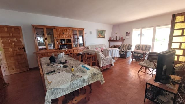 3 bedroom Villa for rent in Almuñécar with pool garage - € 1,500 (Ref: 9136720)