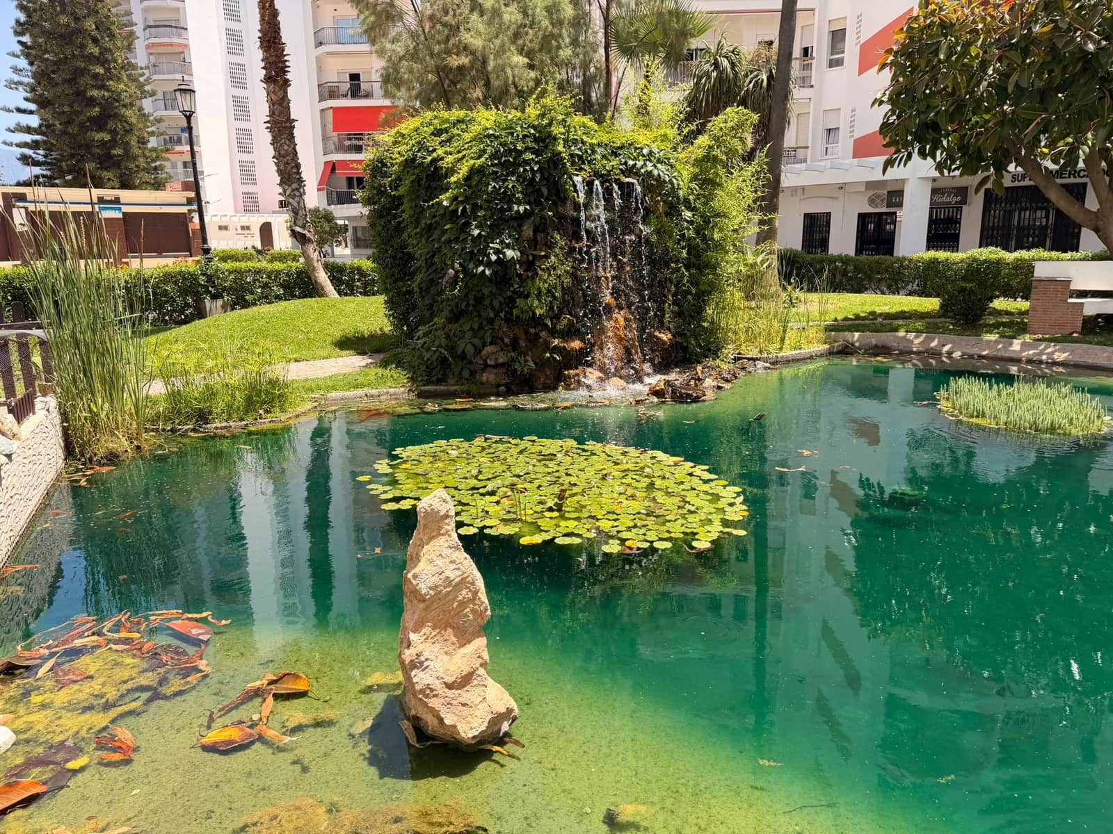 Appartement de 2 chambres à louer à Salobrena avec piscine garage - 850 € (Ref: 9900741)