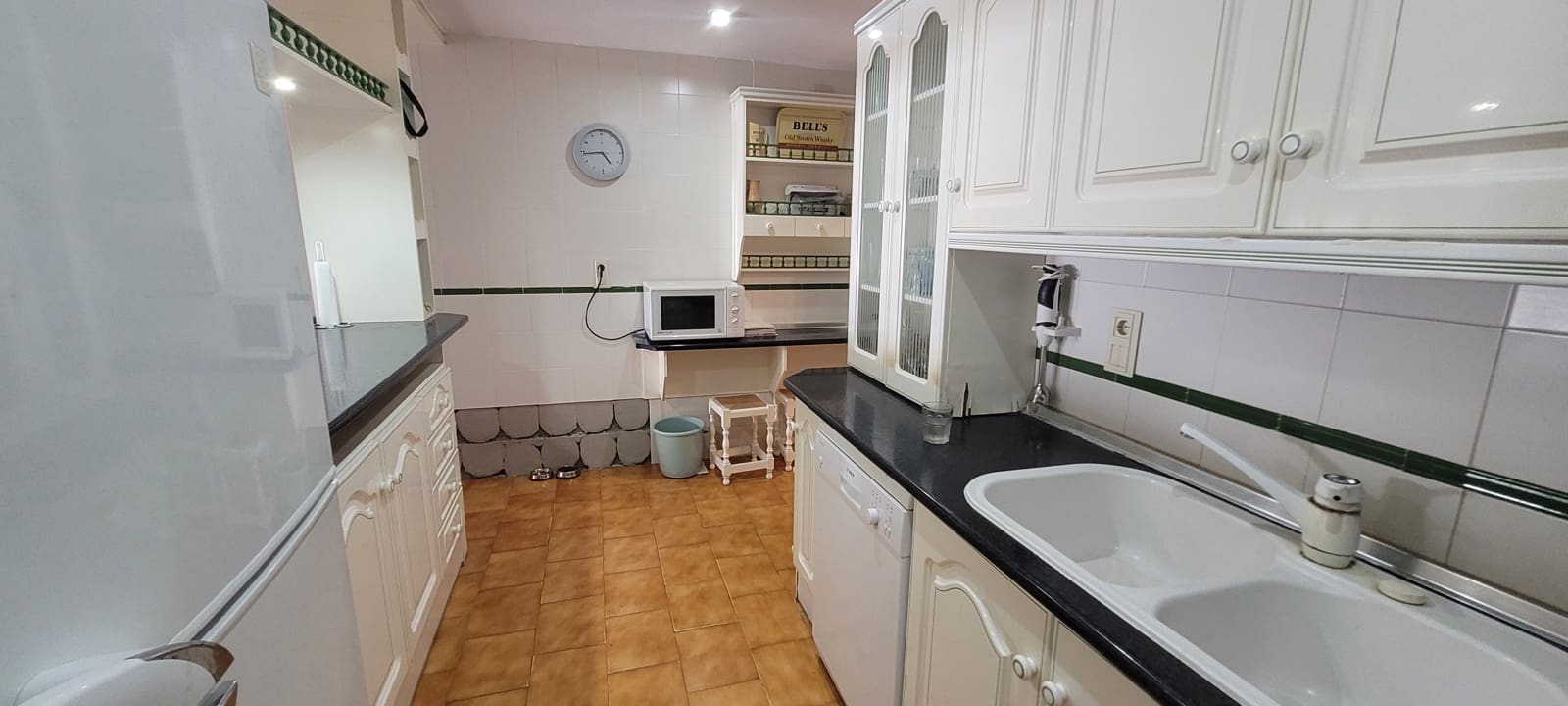3 soverom Strandleiligheter til leie i Almunecar med garasje - € 1 400 (Ref: 9995380)