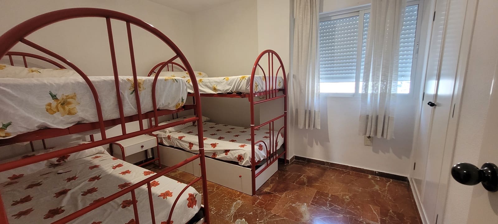 3 soverom Strandleiligheter til leie i Almunecar med garasje - € 1 400 (Ref: 9995380)