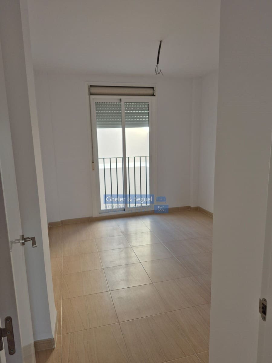 2 bedroom Apartment for sale in Petres - € 175,000 (Ref: 10167525)