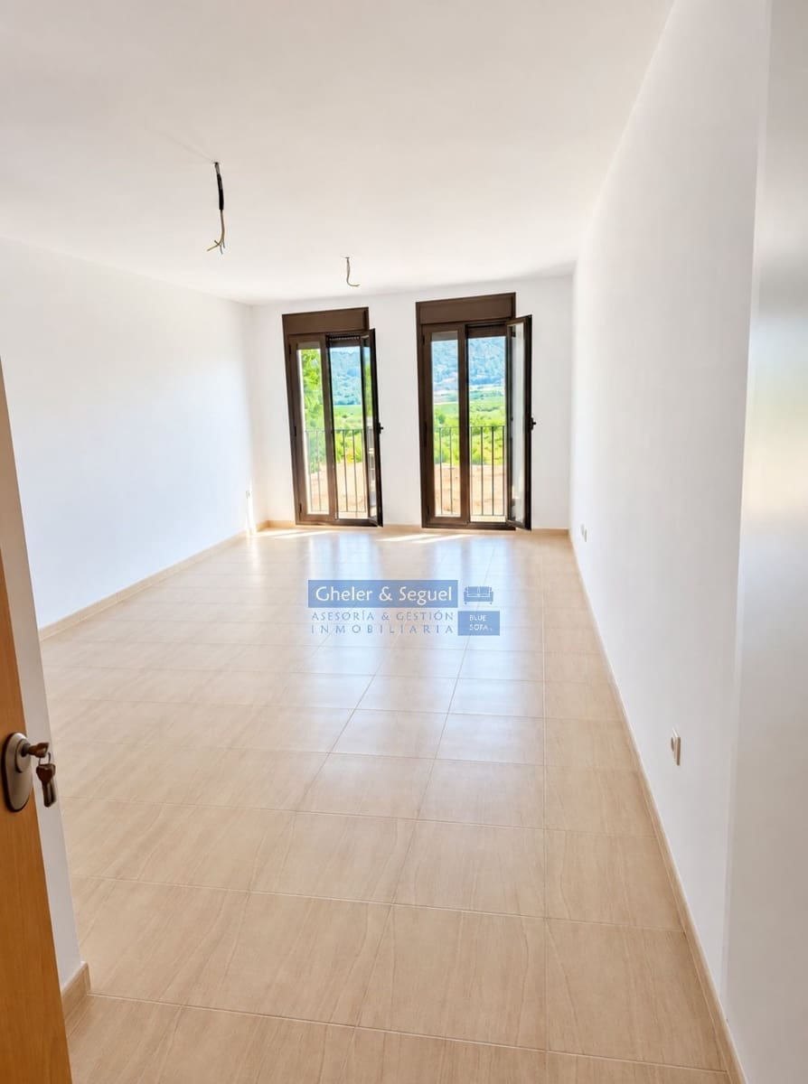 2 bedroom Apartment for sale in Petres - € 175,000 (Ref: 10167525)