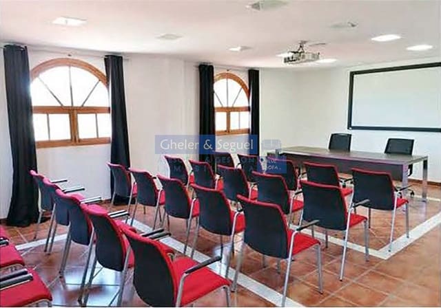 Kaupallinen myytävänä paikassa Estivella - 3 000 000 € (Ref: 9522747)