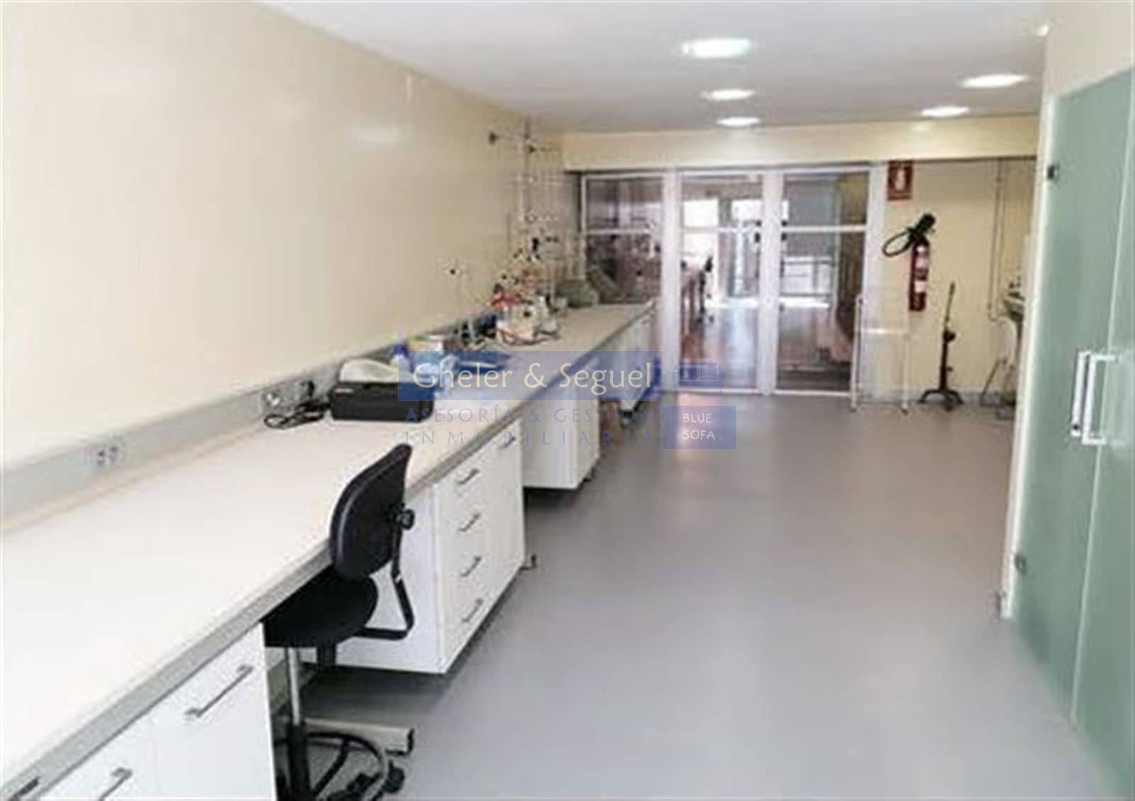 Kaupallinen myytävänä paikassa Estivella - 3 000 000 € (Ref: 9522747)