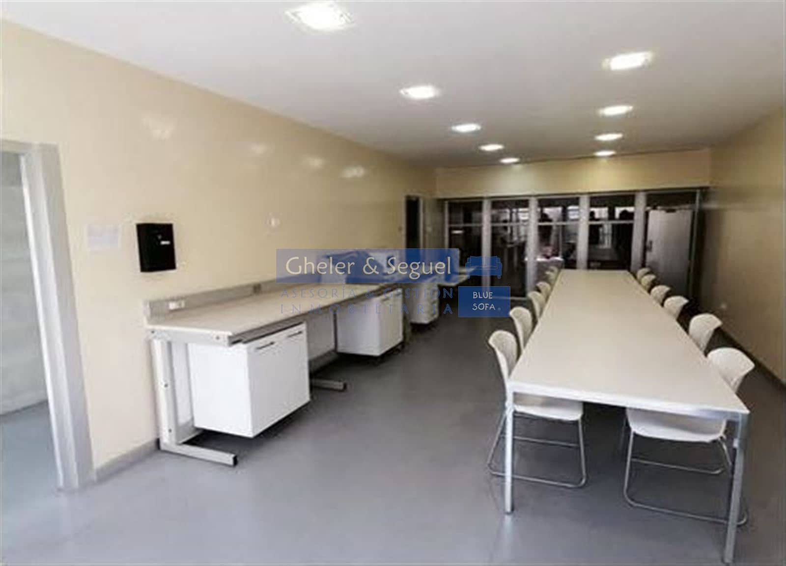 Kaupallinen myytävänä paikassa Estivella - 3 000 000 € (Ref: 9522747)