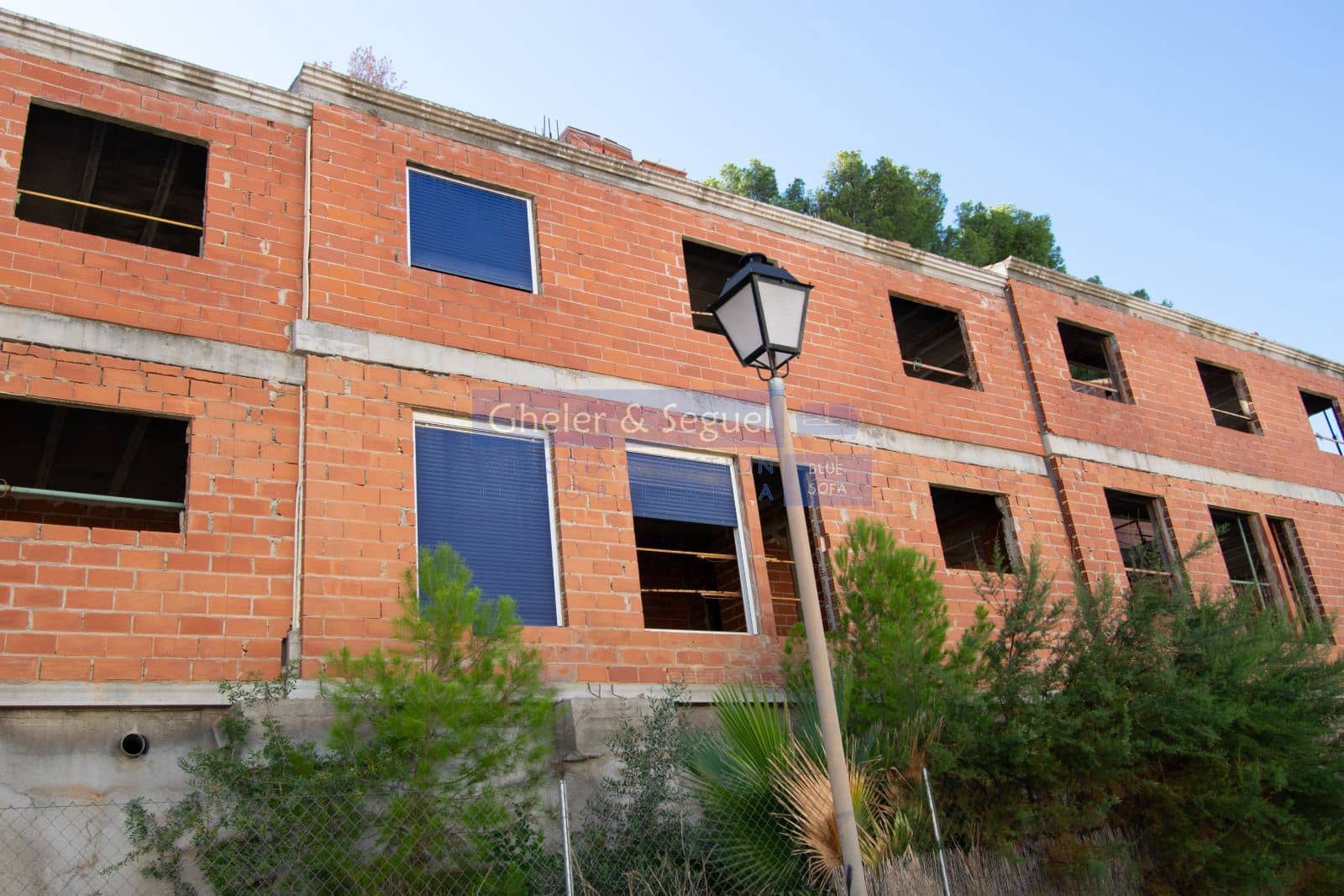 Townhouse for sale in Gilet - € 150,000 (Ref: 9522758)