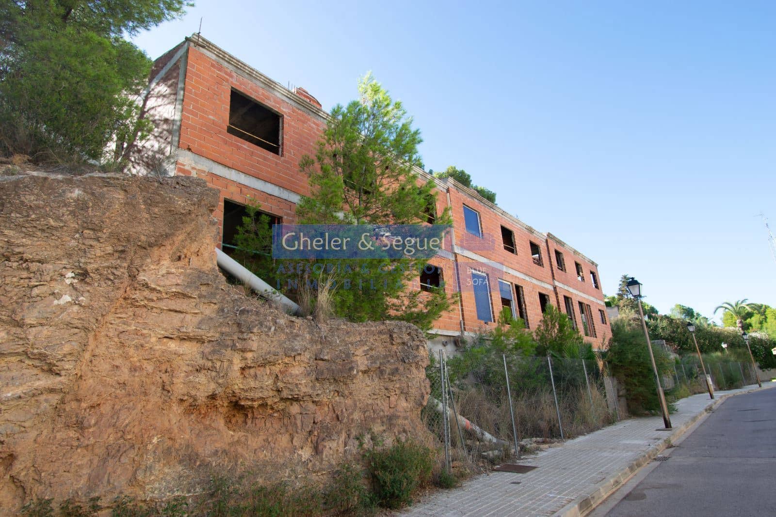 Townhouse for sale in Gilet - € 150,000 (Ref: 9522758)