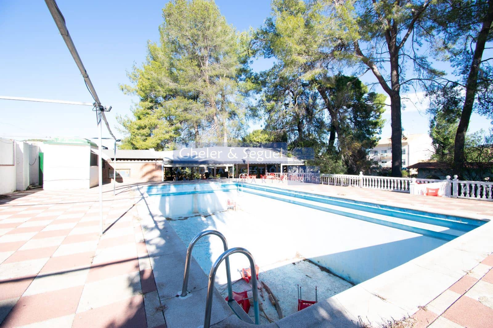 Restaurant/Bar til salgs i Estivella - € 2 000 000 (Ref: 9522763)